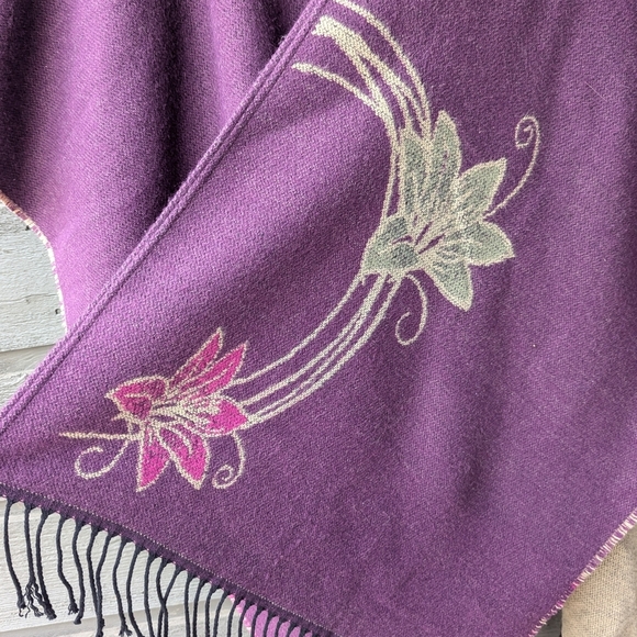 NWOT French Lily Floral Ruana Wrap Shawl Purple Magenta Taupe Sage Green - Picture 2 of 6